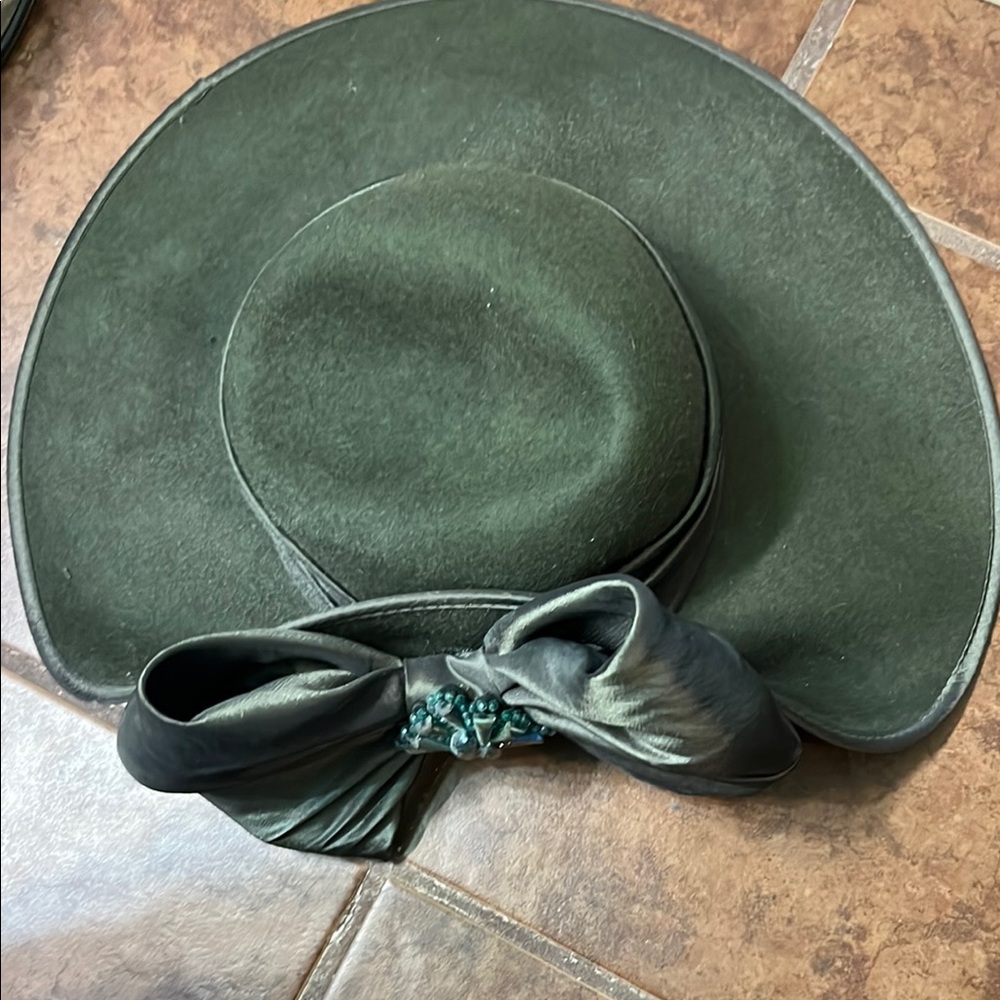 Chic Green Wide-Brimmed Hat with Bow